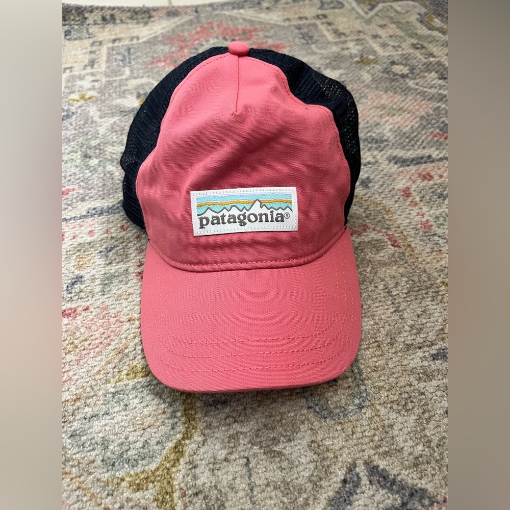 Patagonia women’s snap back. Worn once.
